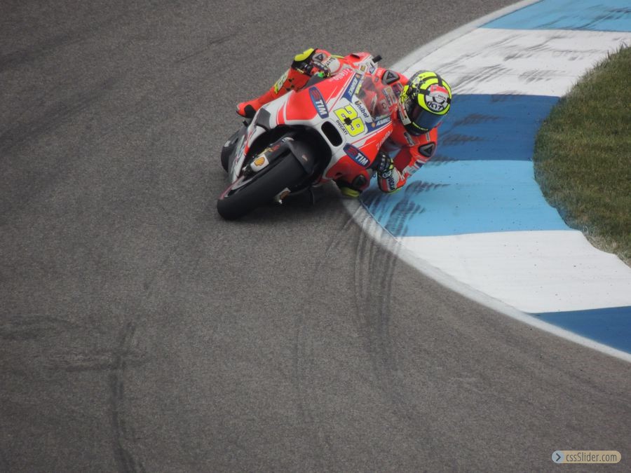 29 Andrea Iannone