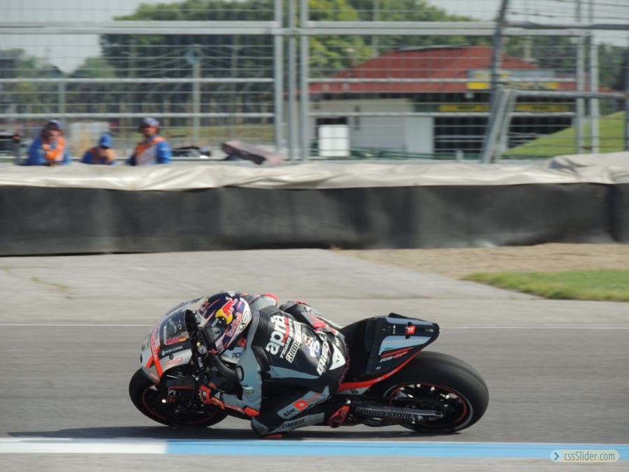 6 Stefan Bradl