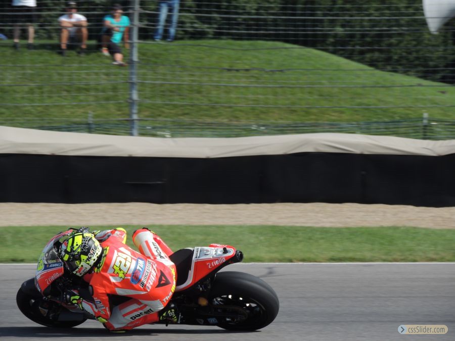 29 Andrea Iannone