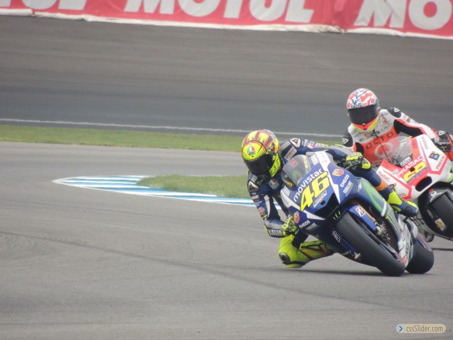 68 Jonny Hernandez shadows Rossi 46