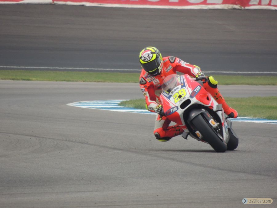 29 Andrea Iannone